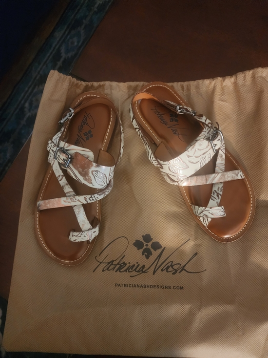 Patricia Nash Shoes - Patricia Nash Floral Leather Strappy Sandals in Cream and Tan.